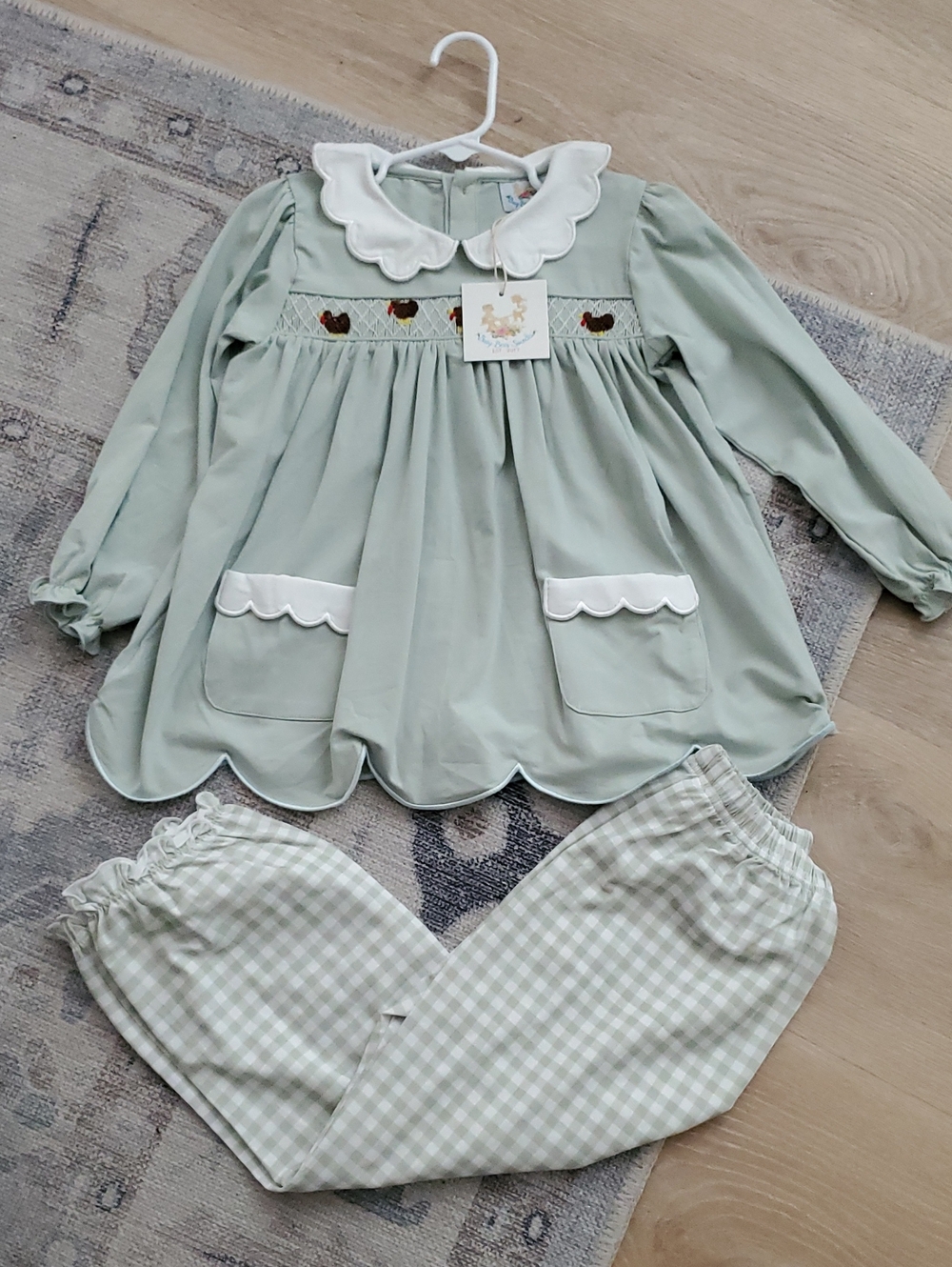 NWT Busy Bees Smocks Embroidered Thanksgiving Scallop Collar Outfit Set Sz5